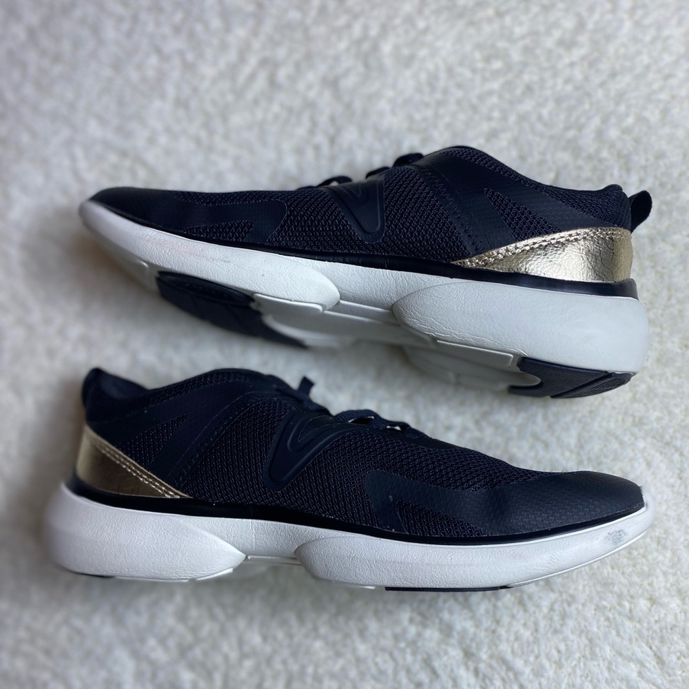 NWOB* Vionic Leyo Sneakers‎ Size 6.5